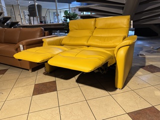 2-zits bank, geel leder, elektrisch verstelbaar